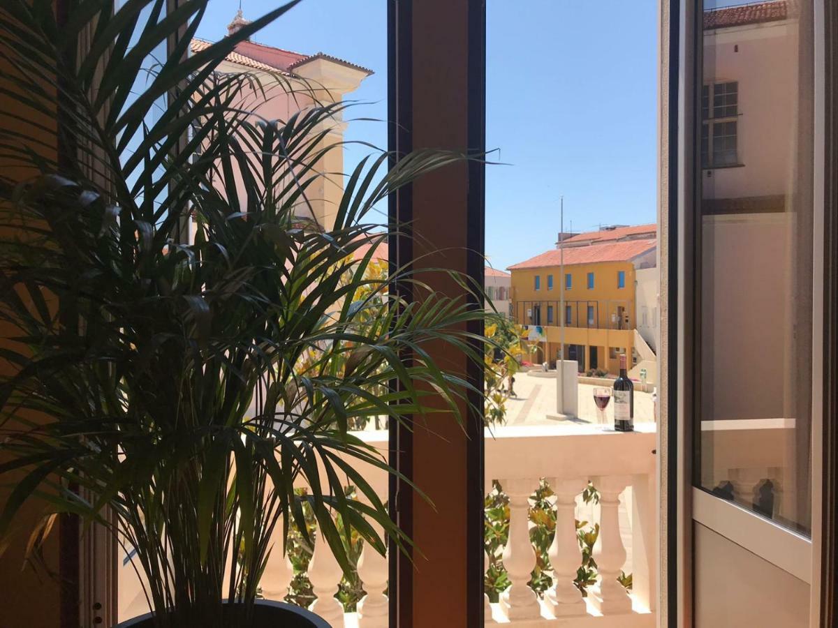 The * Porec